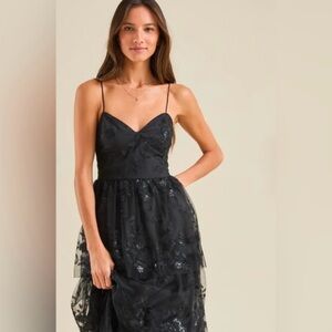 Altar’d State Tulle & Sequin Maxi XXS
NWT. Retail $178